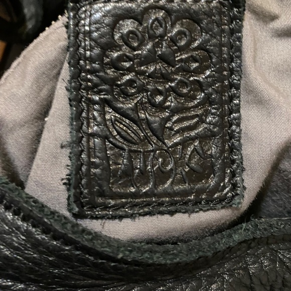 Lucky Brand slouchy black leather hobo bag. - Picture 10 of 16